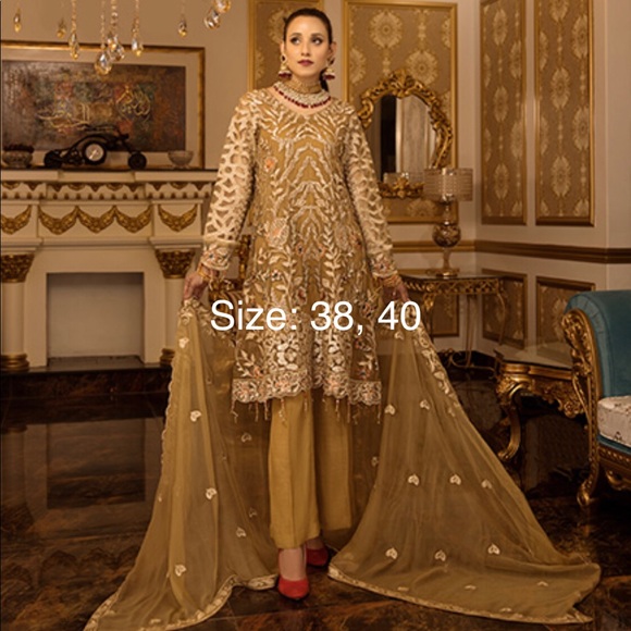 Pakistani dresses 3 pieces available on small and medium size. - Picture 1 of 5